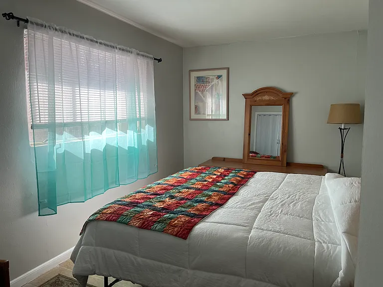 large and Updated 776 SF 1 Bedroom just 4 Blocks From UNM — Photo 8