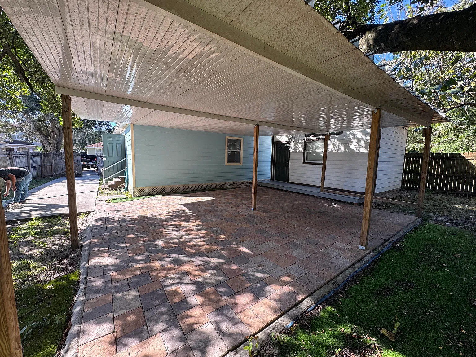 4 bed, $2,400 — Photo 2