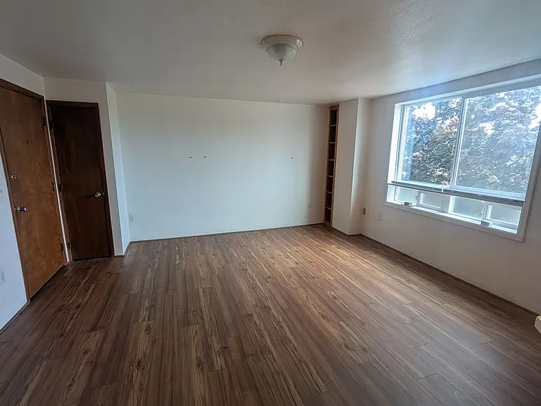 105 N Broad St — Photo 2