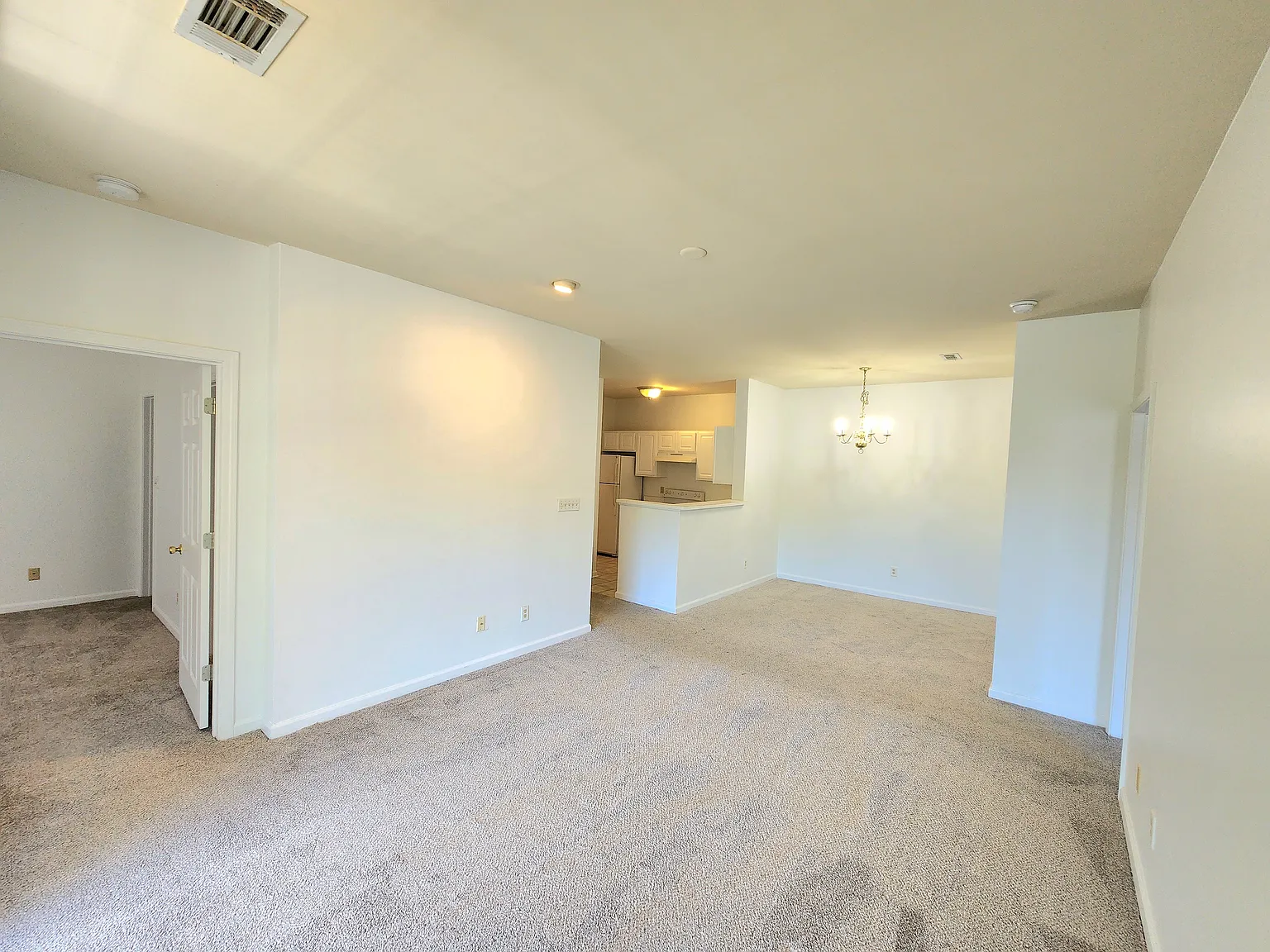 2 bed, 1049 sqft, $1,990 — Photo 4