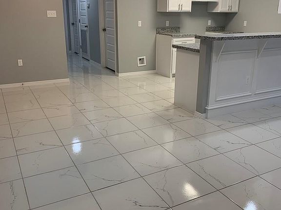3rd image of 3022 La Plaza Dr