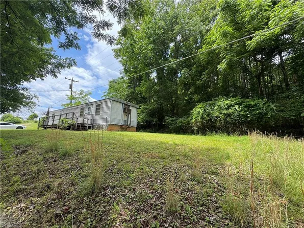 172 Poteat Rd, Mount Airy, NC 27030
