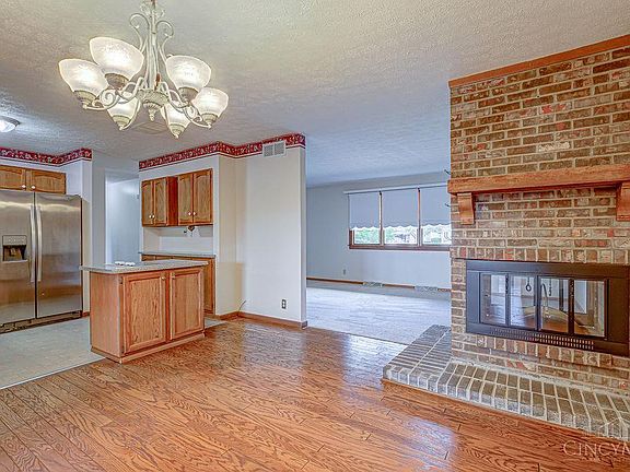 2nd image of 838 Wesleyan Dr