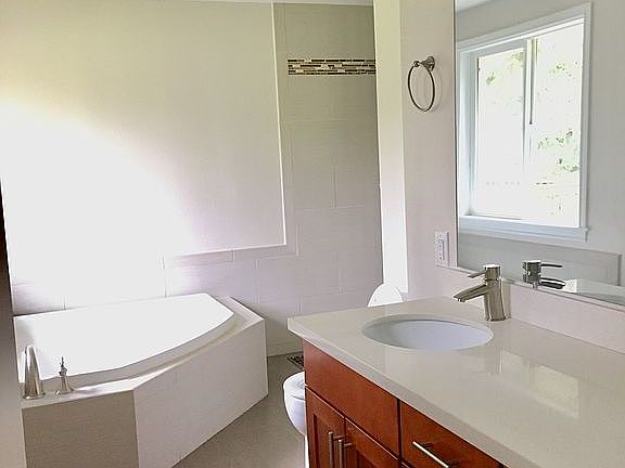 5th image of 2614 183rd Ave NE