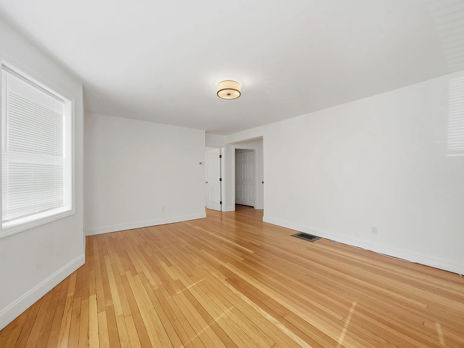 3 bed, 1400 sqft, $3,900 — Photo 2