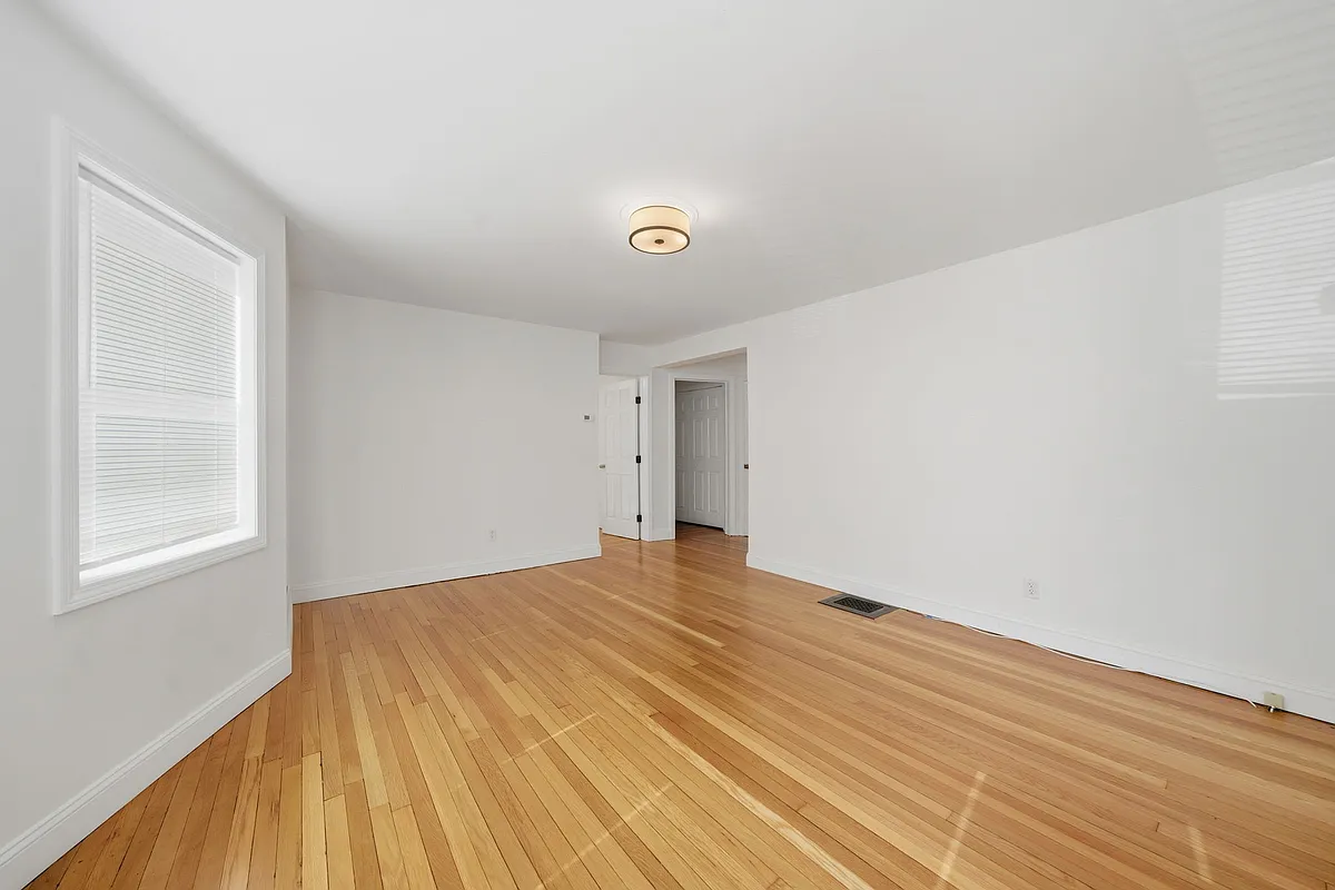 Building Photo - 87 Floral St #1