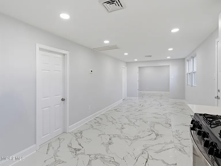 105 Floyd Ln — Photo 19
