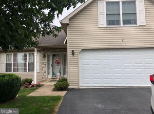 2113 Weeping Willow Ln, Mount Joy, PA 17552