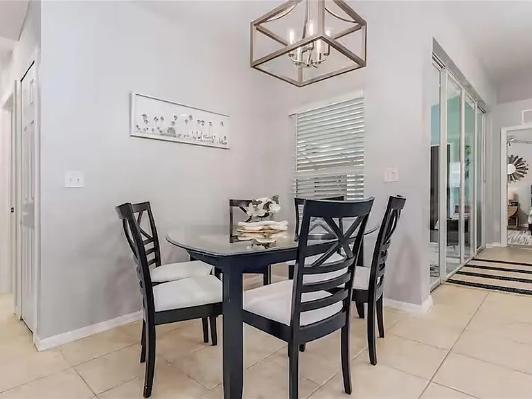 2705 SW 11th Pl — Photo 10
