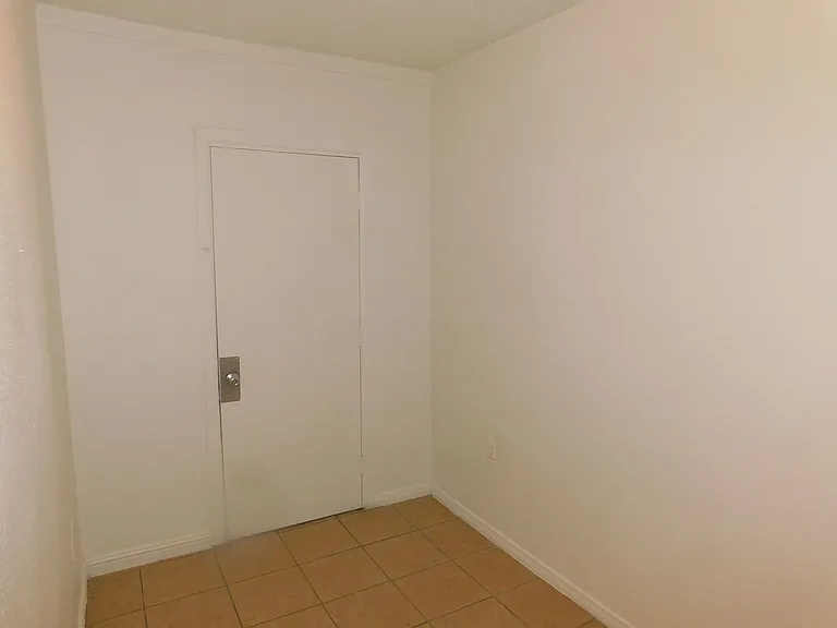 1007 C St #3 — Photo 12