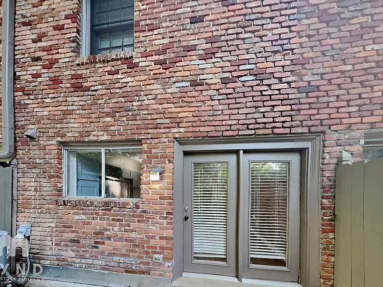 3083 Colonial Way #F — Photo 12