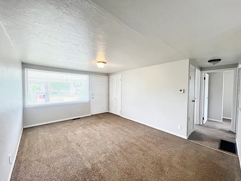811 E Lake Ave — Photo 12