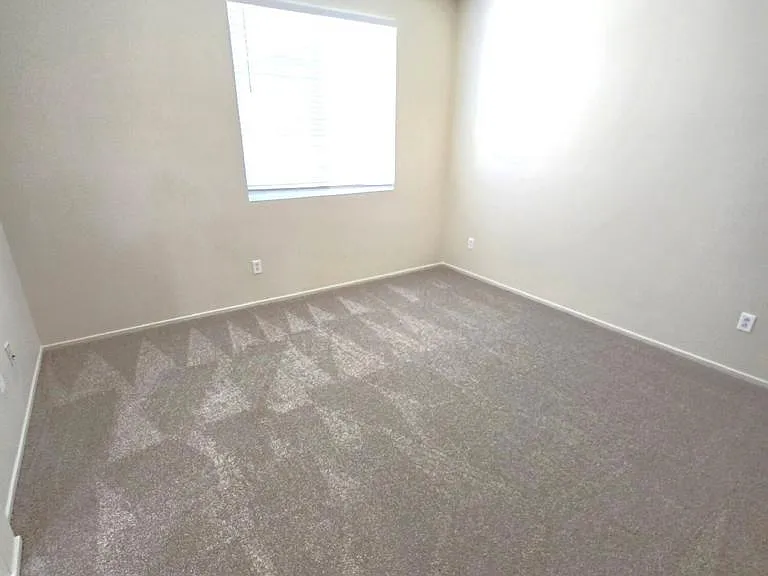 3319 N Ventura Rd — Photo 12