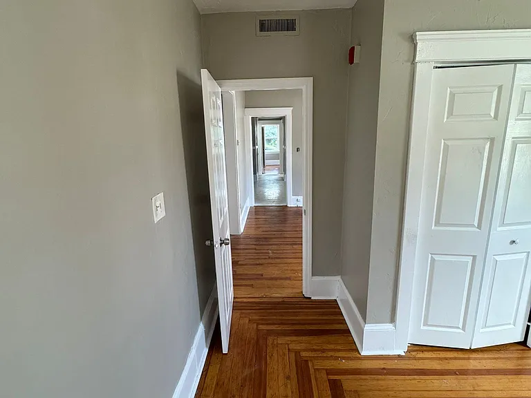Willow St — Photo 9