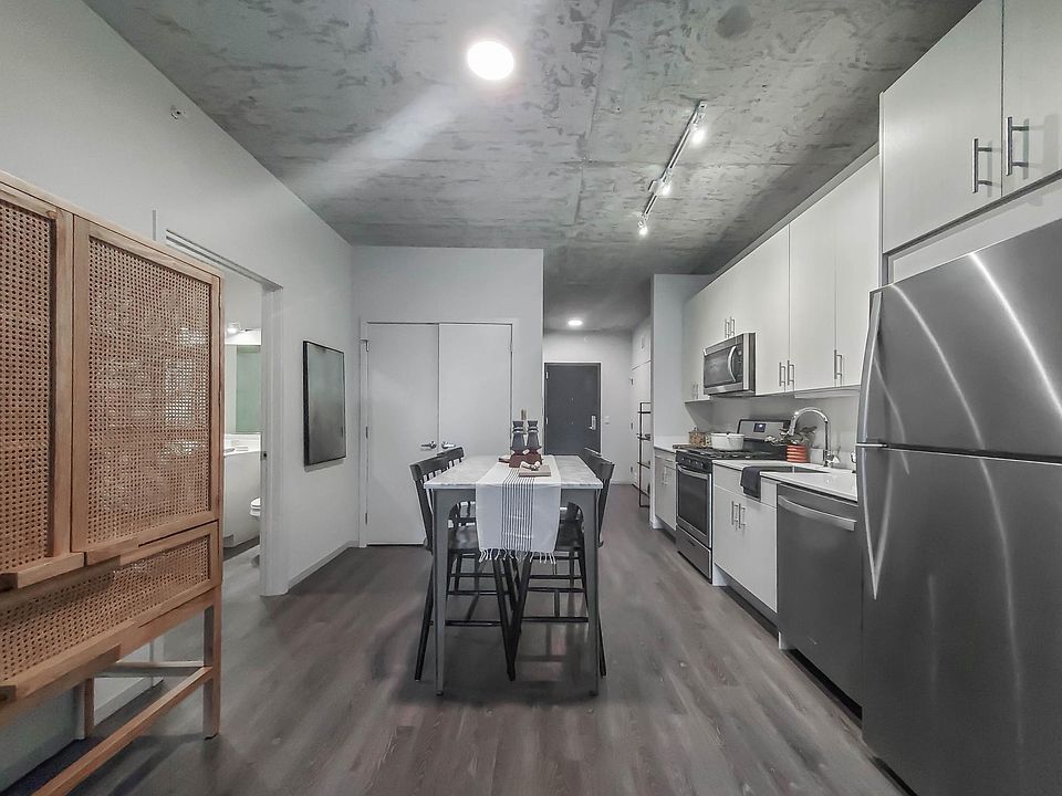 1st image of 714 S Clark St #1003