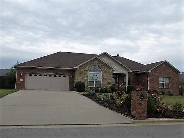 1st image of 62 Angelfish Ave