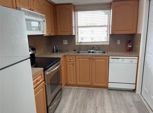 7328 SW 82nd St APT B212, Miami, FL 33143