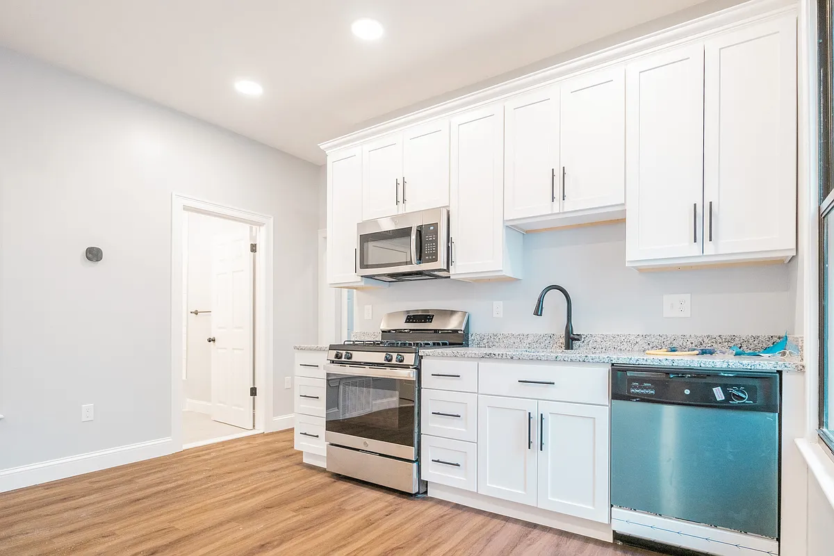 Building Photo - 344 Saratoga St #1