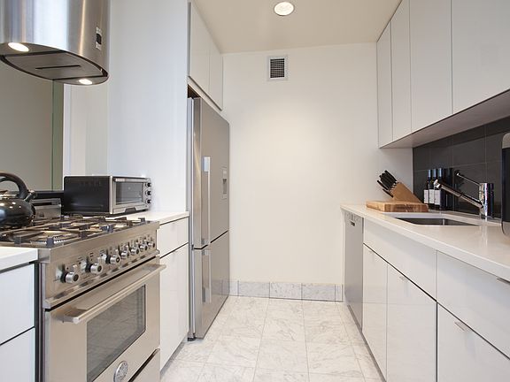 5th image of 146 W 57th St APT 63B