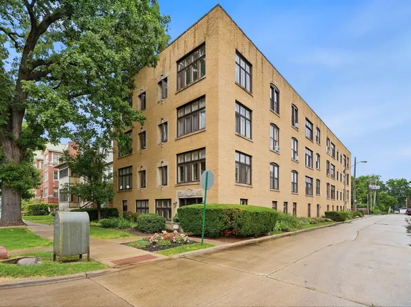 1136 Ontario St APT 3B, Oak Park, IL 60302