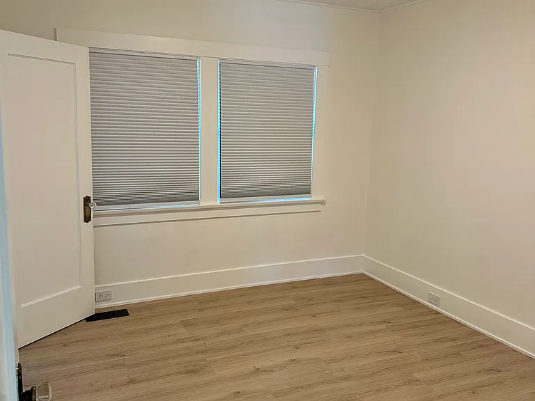 35 Poplar Ave — Photo 15
