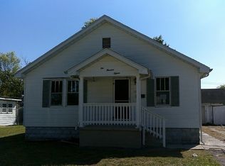 115 W 8th St, Saint Elmo, IL 62458