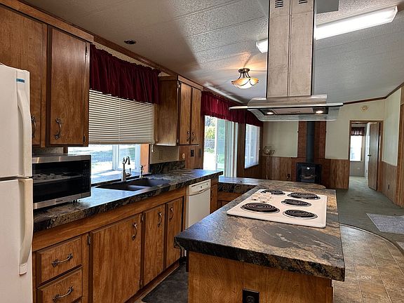4th image of 84 Oak Ln