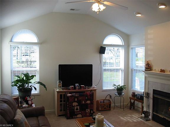 2nd image of 101 Willow Dr NE