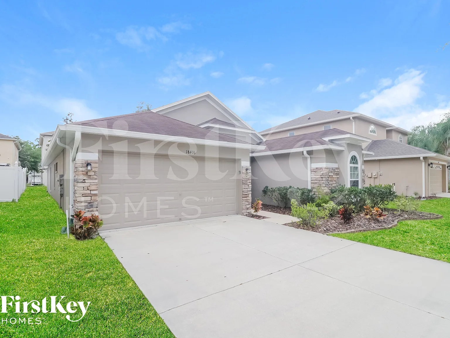 3 bed, 2.0 bath, 1860 sqft, $2,340 — Photo 2