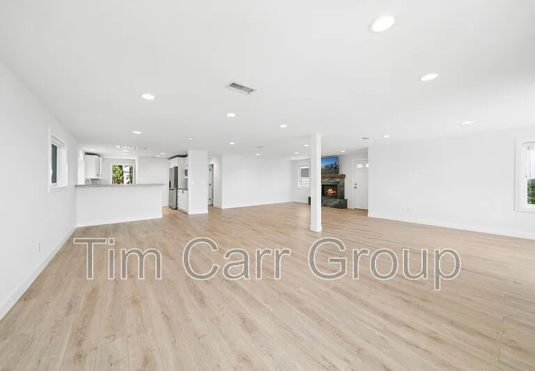 112 S Bayfront — Photo 7