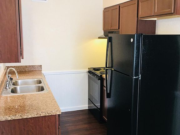 2nd image of 1800 N Rockwell Ave #R62w1u305
