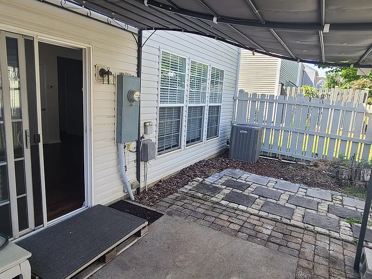 8120 Kincaid Ct — Photo 8