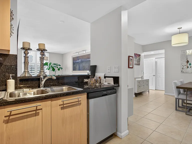 511 SE 5th Ave #1102 — Photo 8