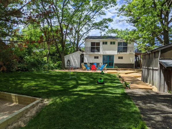 507 N Lighthouse Dr, Mears, MI 49436