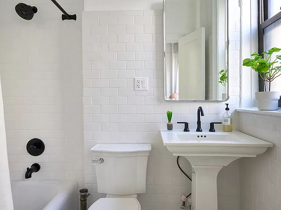 4th image of 400 Lincoln Pl APT 4G
