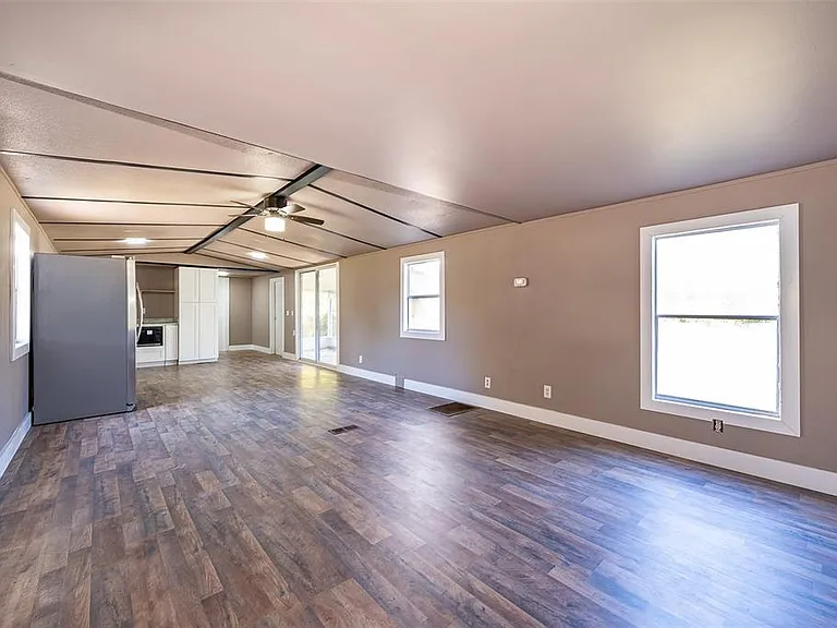 101 Caroline Ave — Photo 5