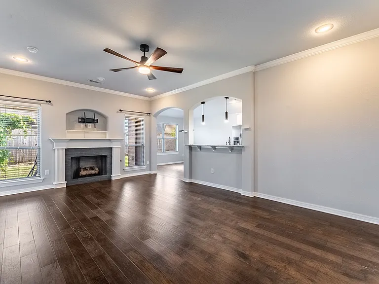 200 Genoa Way — Photo 3
