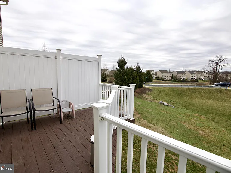 633 Keswick Ct — Photo 35