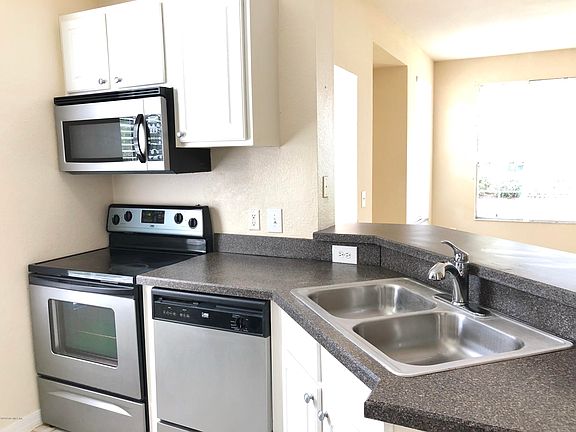 3rd image of 13703 RICHMOND PARK Drive N #1901