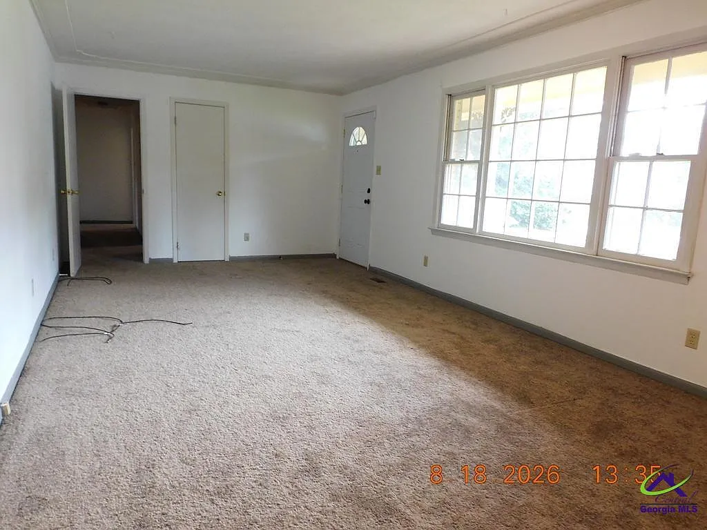 3 bed, 2.0 bath, 1432 sqft, $1,600 — Photo 3