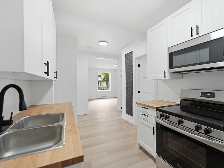 144 Arlington St — Photo 13