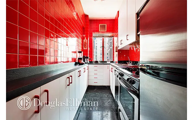 Sold by Douglas Elliman | media 18