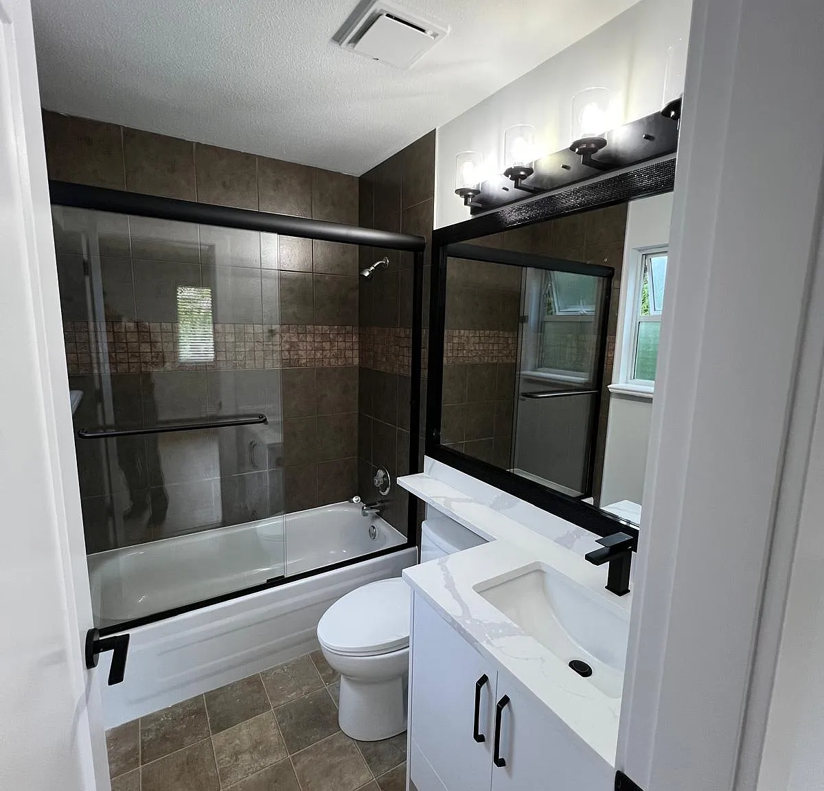 3 bed, 2000 sqft, $3,000 — Photo 3