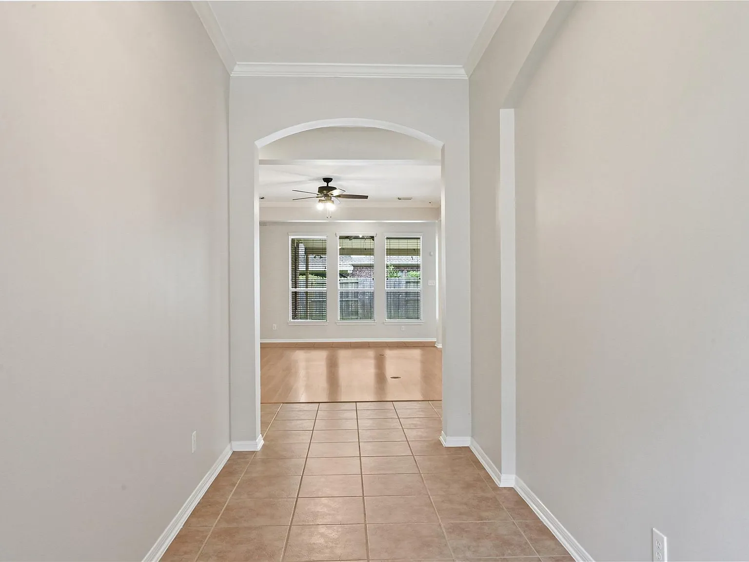 3 bed, 2.0 bath, 2459 sqft, $2,500 — Photo 4
