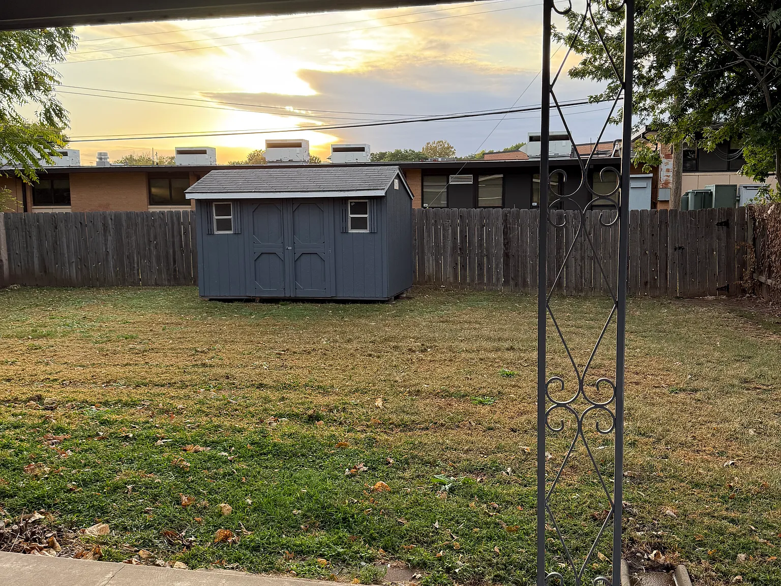 3 bed, 960 sqft, $1,300 — Photo 3