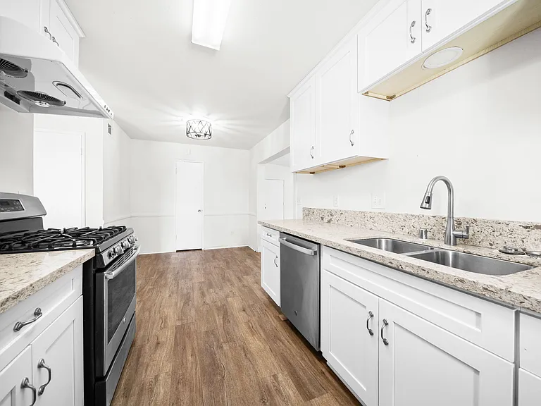 7608 Hyssop Dr — Photo 13