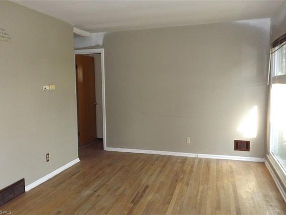 3rd image of 1136 W 30th St