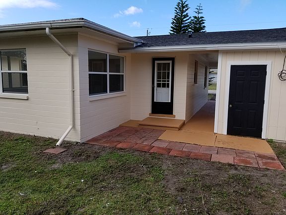 3rd image of 1589 Carmen Ave