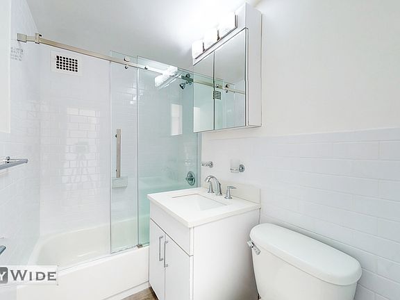 3rd image of 145 E 16th St #15Q