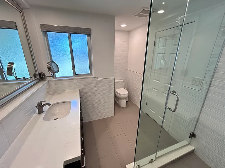23723 Oxnard St — Photo 14